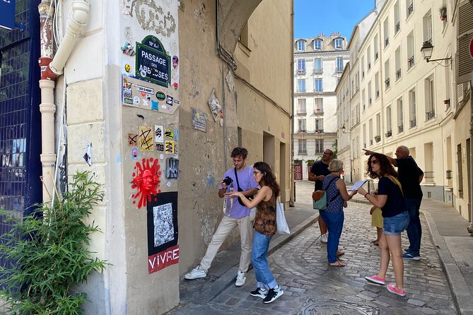 Learn the art of street photography in the heart of Montmartre! - Cemetery and quieter corners: when the scene asks for restraint