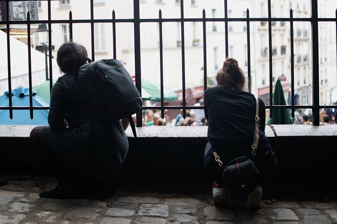 Learn the art of street photography in the heart of Montmartre! - Daytime by default, night on request: choosing your light