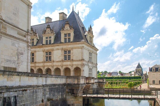 Loire 3 Best Castles with Wine Tasting Private trip from Paris - Amboise town time: cafes, food, and a short reset