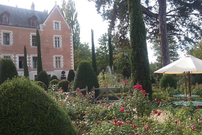 Loire Valley 2 Days private tour all inclusive from Paris with train tickets - The guide effect: Luc Bonhomme and what personalization feels like