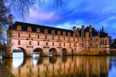 Loire Valley Castles Private Day Trip from Paris - Paris pickup at 8:00 am and the drive that sets the tone