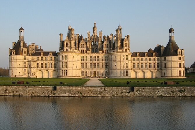 Loire Valley Castles Private Tour From Paris/skip-the-line ticket - Château de Chenonceau: The River Bridge Feel and the Ladies’ Château