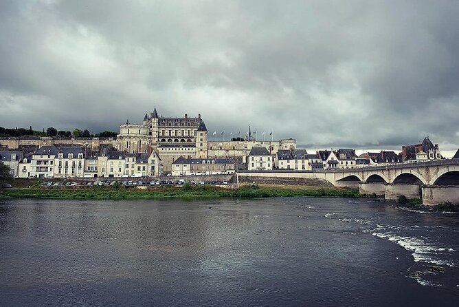 Loire Valley Castles Small-Group Day Trip from Paris - Guides, driving, and the small-group factor