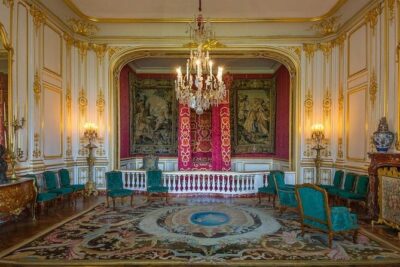 Loire Valley Chateaux from Paris Private Tour - Château Chenonceau: Renaissance elegance, gardens, and the story behind it