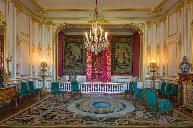 Loire Valley Chateaux from Paris Private Tour - Château Chenonceau: Renaissance elegance, gardens, and the story behind it