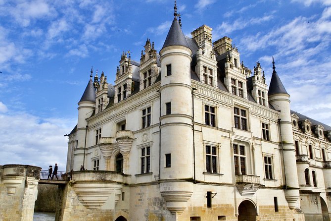 Loire Valley Royal Castles Guided Small group Day Trip from Paris - The Big Picture Route: Early Pickup, Big Windows, Same-Day Return