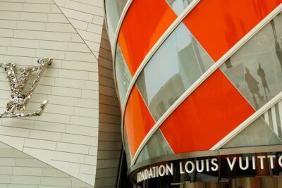Louis Vuitton Foundation Exterior Walking Tour and Premium Entry - The Le Séquoia Café Meeting Point and the Quick Start Walk