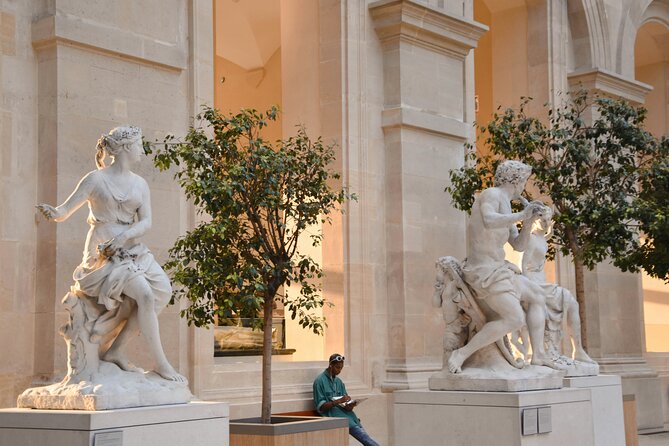 Louvre Art and Mysteries: Guided Experience for 6-people Max - What a good small-group guide changes inside the Louvre