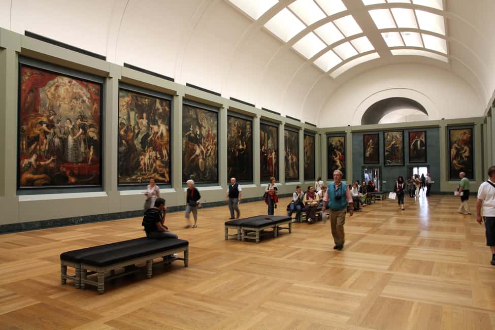 Louvre Guided Treasure Hunt for Families and Kids - The Louvre Highlights Route: Venus of Milo and Victory of Samothrace