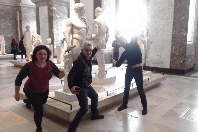 Louvre: Highlights and hidden pearls in MINI groups - Entering the Louvre at 8 Pl. du Carrousel With a Small-Group Plan