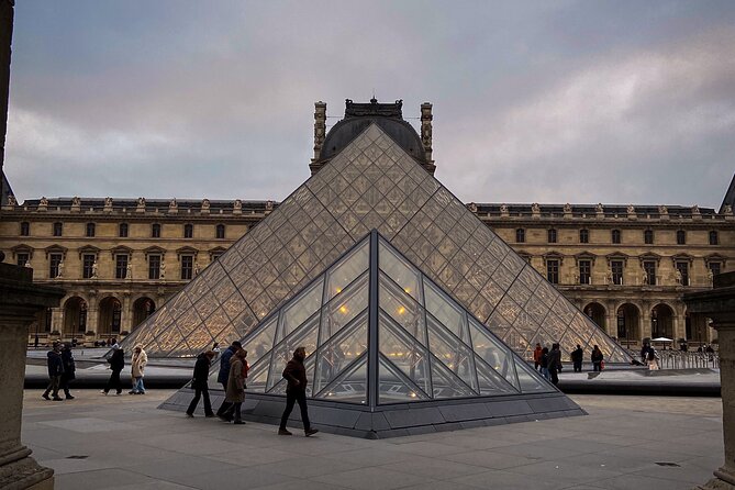 Louvre Highlights & Mona Lisa Guided Tour - Timed Entry at the Louvre Pyramid: Why This Tour Starts Smarter