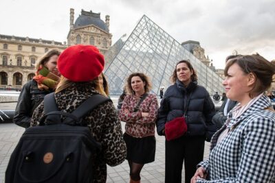Louvre Late Opening Guided Tiny Group Tour - Meeting at Le Kiosque des noctambules and Getting Oriented