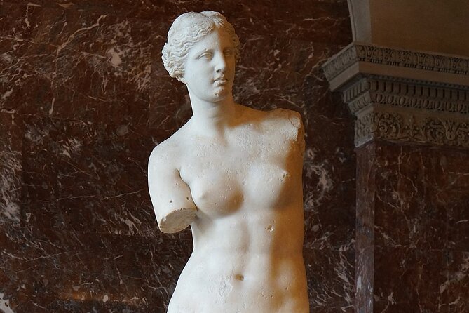 Louvre Museum - Private Family Tour with Da Vinci Treasure Hunt - Headphones, crowds, and why your ears matter