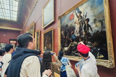 Louvre Museum Small-Group English Guided Tour - The “highlight spine” through the Louvre’s most famous works