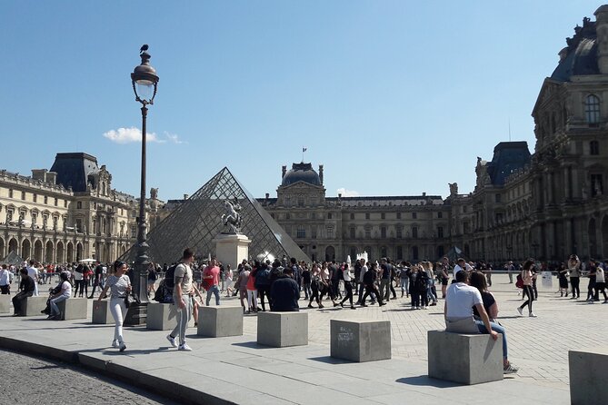 Louvre Museum Timed Entry Ticket with Audio Guide in 4 languages - Entering the Louvre: what to expect once you’re there
