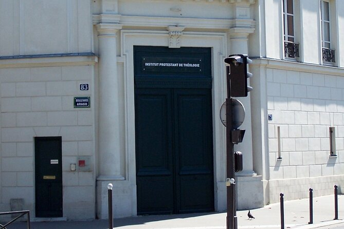 Lupin's Footsteps: A Self-Guided Walking Tour in Paris - Centre Pénitentiaire de Paris La Santé: jailbreak stories with real-world grit
