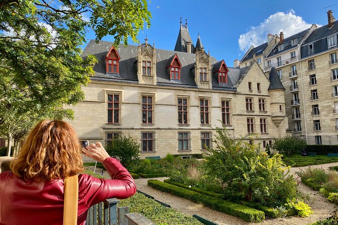 Marais HiddenTreasures, audioguided walking tour - Saint-Paul, old city walls, and the King Charles VI story