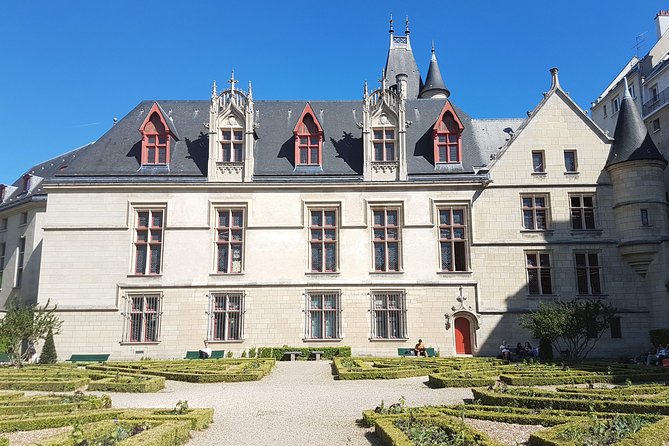 Marais Private Walking Tour - Meeting at Hôtel de Ville and finishing by metro Temple