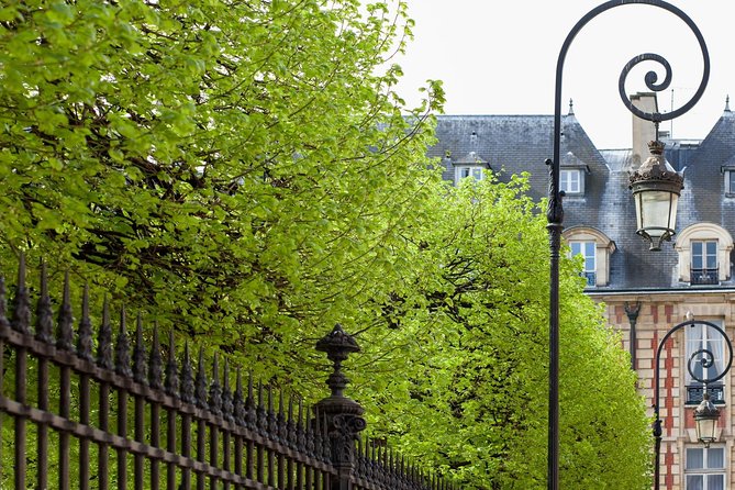 Marais semi private walking tour - Why the Marais works best with a guided walk