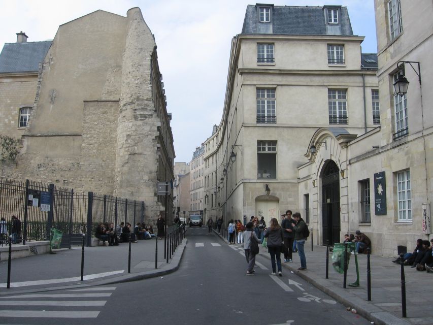 Marais Walking Tour: Lifestyle in Paris - Meeting Point at Rue de Rivoli: A Quick Start That Helps