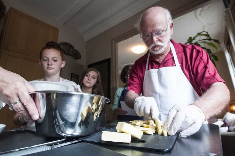 Market Visit and Cooking Class with a Parisian Chef - Who’s Teaching and Why the Small Group Matters