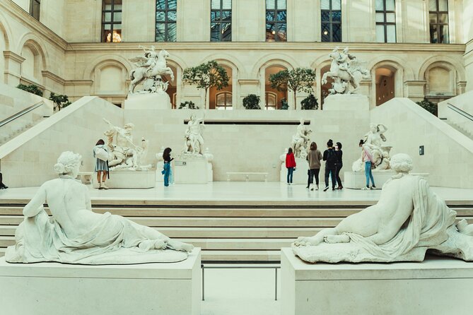 Mona Lisa and Treasures: Louvre Museum Experience 6-people Max - English tour: making sure you’ll understand the stories