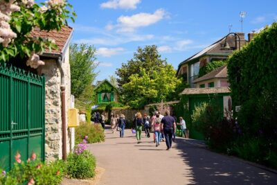 Monet's House and Garden & Giverny Village - The water lily pond and Japanese bridge photo stops (and why they feel different in person)