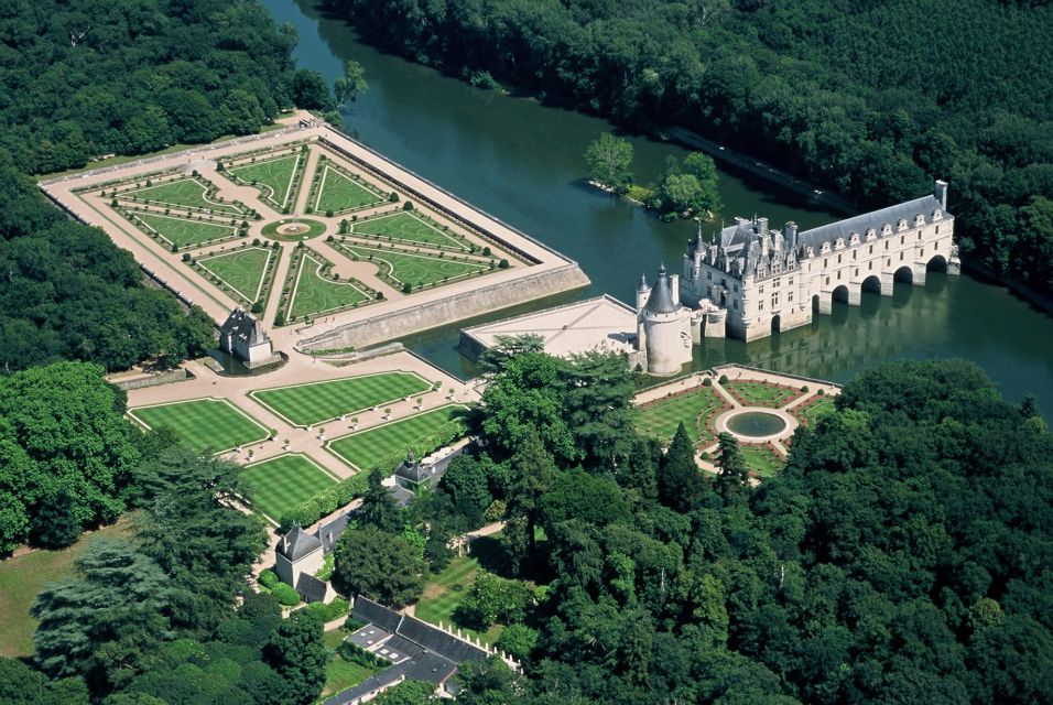 Mont Saint-Michel & Chateaux Country 3-Day Tour from Paris - Day 2 in the Loire Valley: Château de Langeais, Clos-Lucé, and Villandry Gardens