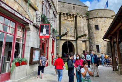 Mont Saint-Michel Small-group 2 to 7 people from Paris - Mercedes Minivan Transfers from Paris (and the early start reality)