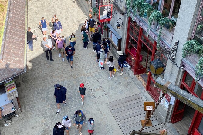 Mont Saint-Michel Small-group 2 to 7 people from Paris - Free time on the island: Lunch and medieval wandering