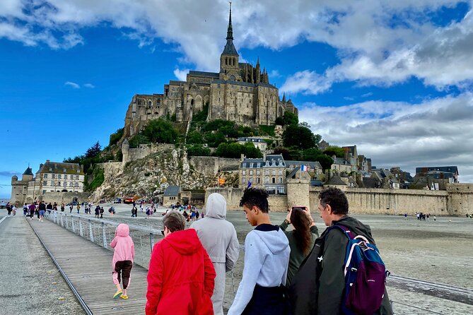 Mont Saint-Michel Small-group 2 to 7 people from Paris - Driver and guide style: why small touches matter