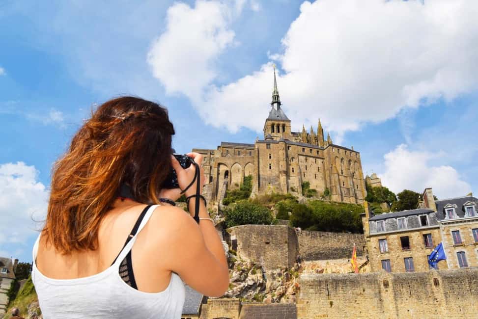 Mont Saint-Michel Small-Group Day Trip from Paris with Abbey Ticket - Crossing into the Fortified Village: What to Look For