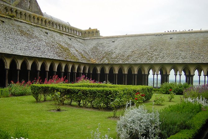 Mont Saint-Michel Small-Group Tour from Paris with Abbey Ticket - The Guide Experience: Driver-Guide Style and What It Means