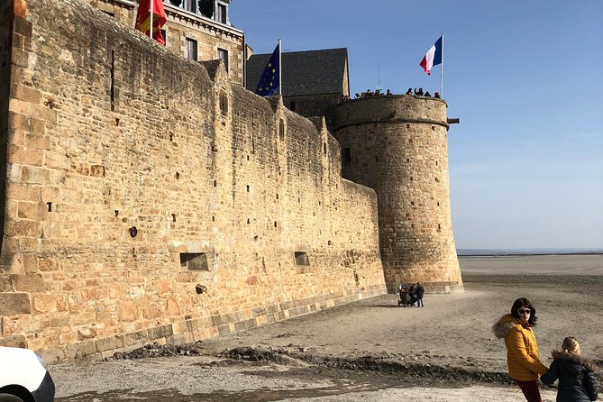 MONT-ST-MICHEL and NORMANDY D-DAY: combined day-trip from PARIS - Food and comfort: picnic lunch, limited drinks, and the long-day math