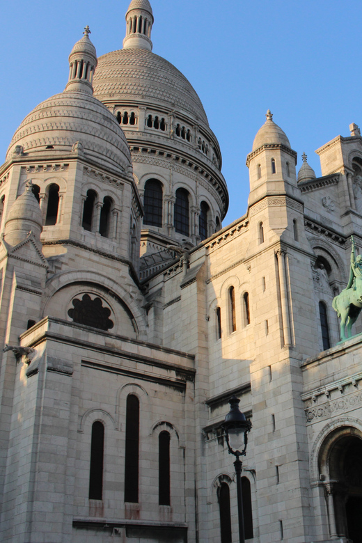 Montmarte painting session and walking tour for kids ! - The painting session: big canvas, small sketch canvas, and a real view