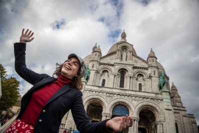 Montmartre en chansons: tour with a professional singer - Meet Anne-Sophie: professional voice, neighborhood energy