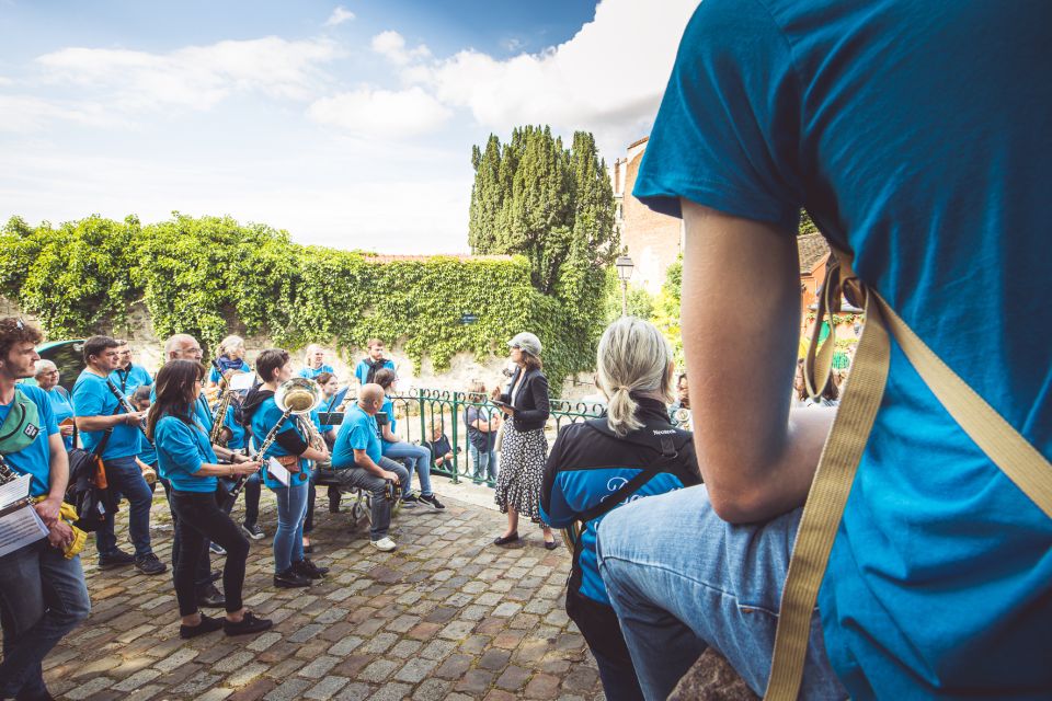 Montmartre en chansons: tour with a professional singer - Who should book this tour?