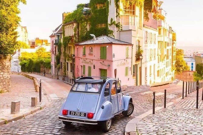 Montmartre Experience : Guided Tour, Tasting, and Art - Montmartre: Getting the neighborhood logic fast