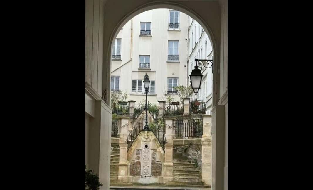 Montmartre for Art Lovers - Walking tour with Expert Guide - The Best Part of the Walk: Short Stops That Add Up