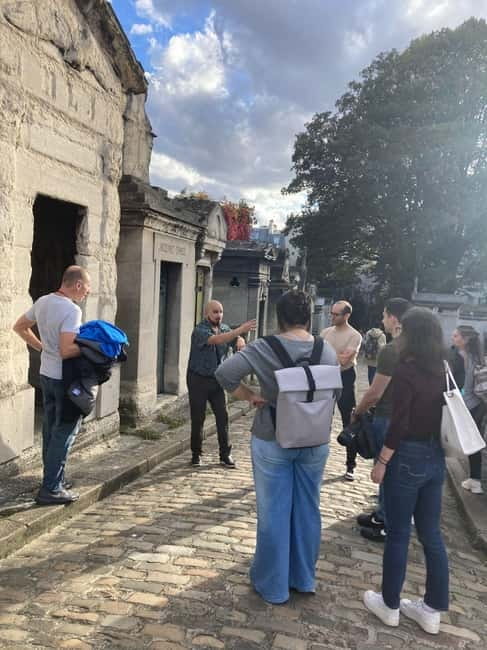Montmartre for Art Lovers - Walking tour with Expert Guide - Dalida Statue and the Street That Feel Like a Time Capsule