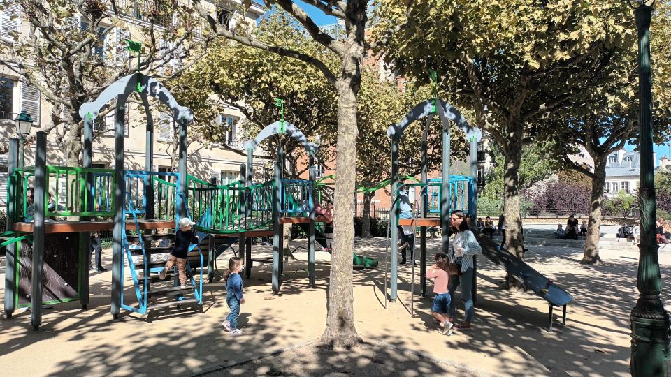 Montmartre: Guided Tour for Kids and Families - Where it starts: Anvers metro to Montmartre momentum