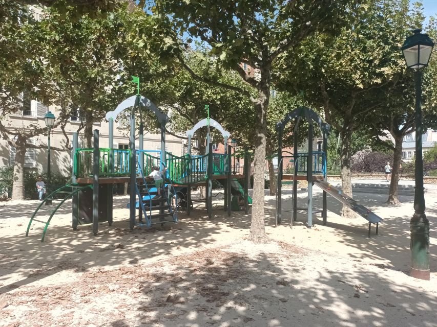 Montmartre: Guided Tour for Kids and Families - Carousel and playground stops that prevent the meltdown