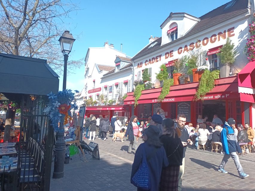 Montmartre: Guided Tour for Kids and Families - Downhill Montmartre: vineyards, cabarets, and painter-story moments