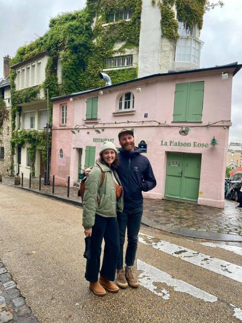 Montmartre: Guided tour to Sacré-Coeur - Windmills, a Vineyard, and a Pink Restaurant With a Story