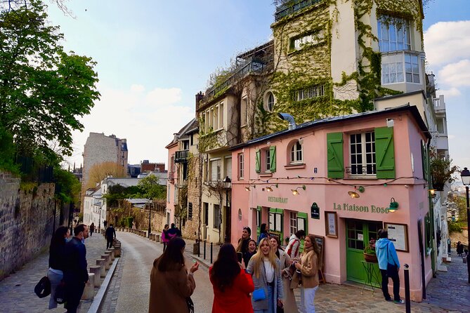 Montmartre Guided Walking Tour: Famous Artists and Cabarets - Le Bateau-Lavoir and Picasso: where a style shift begins