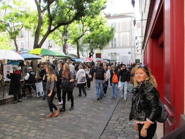Montmartre guided walking tour with local guide in small group - Montmartre in 2 hours 20 minutes: the pacing you’ll feel