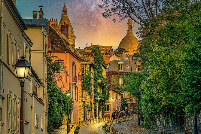 Montmartre guided walking tour with local guide in small group - What to wear and how steep it gets
