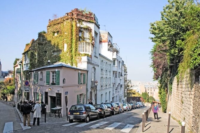 Montmartre Paris Walking Tour with Audioguide on Your Smartphone - The App Experience: Offline Map, Headphones, and GPS Reality