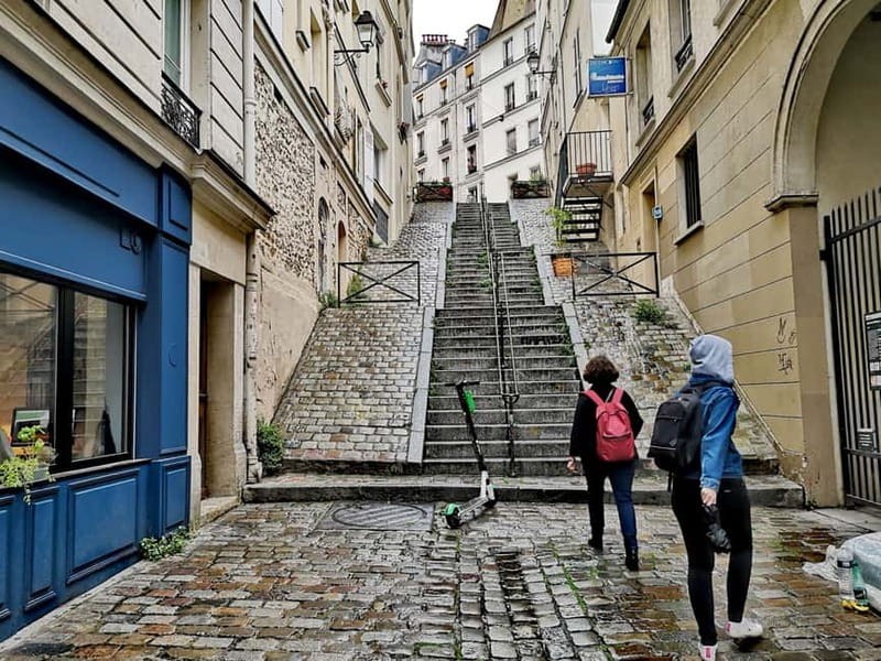 Montmartre : private family tour - Dalida, Square Suzanne Buisson, and small pauses that keep kids happy