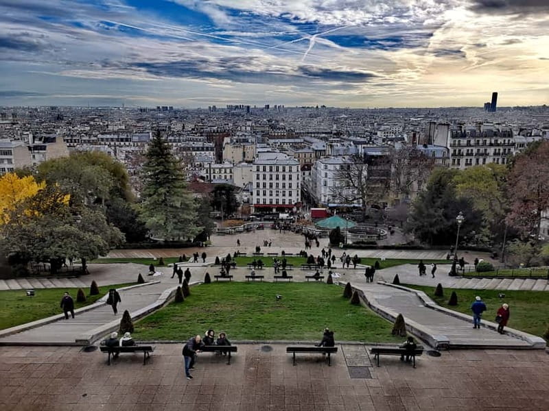 Montmartre : private family tour - The Passe-Muraille myth: when legend makes a walk feel personal